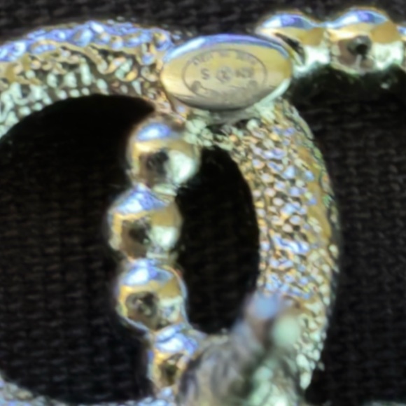 💯 Authentic Chanel CC Pearl Crystal Earrings 24S collection - Picture 8 of 8